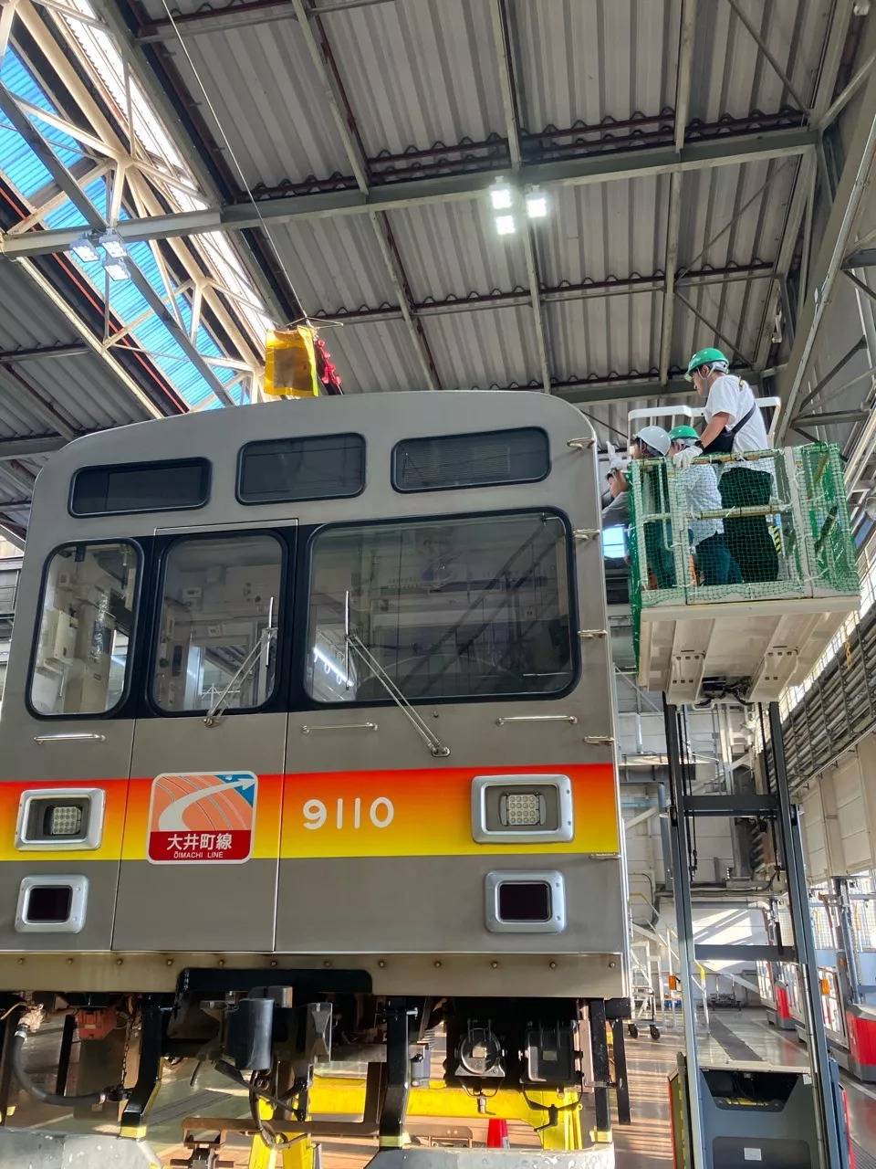 車両の屋根部分も観察