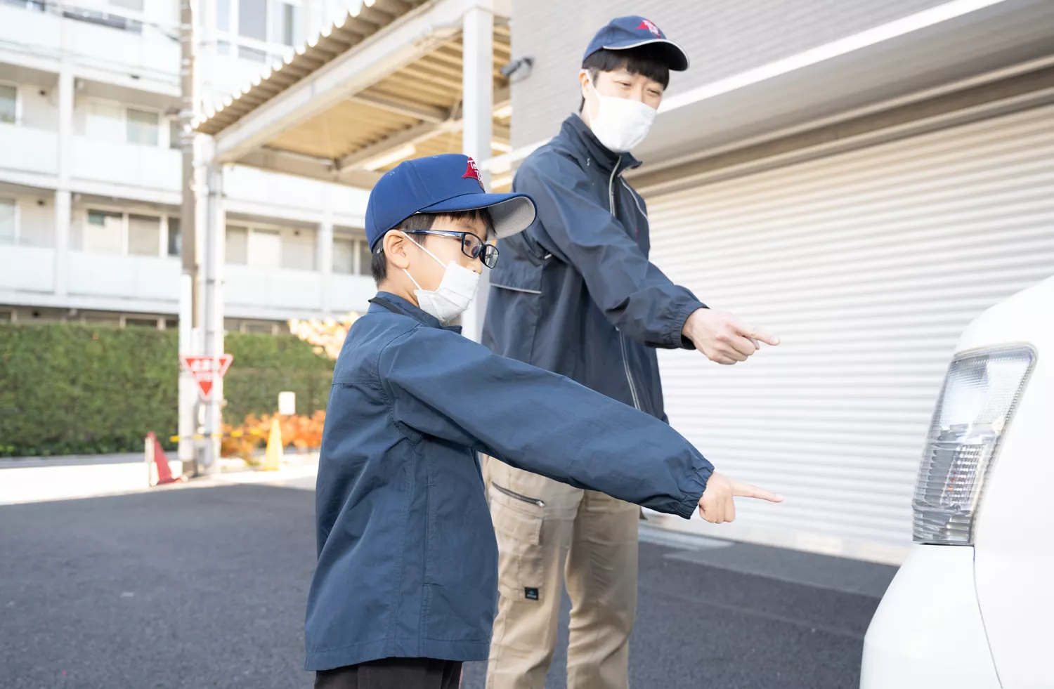 配送車の安全を指差し点検