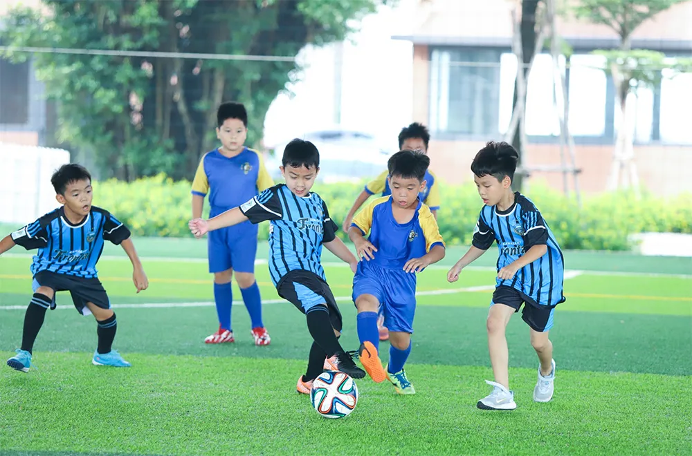 川崎フロンターレとの共同サッカースクール事業