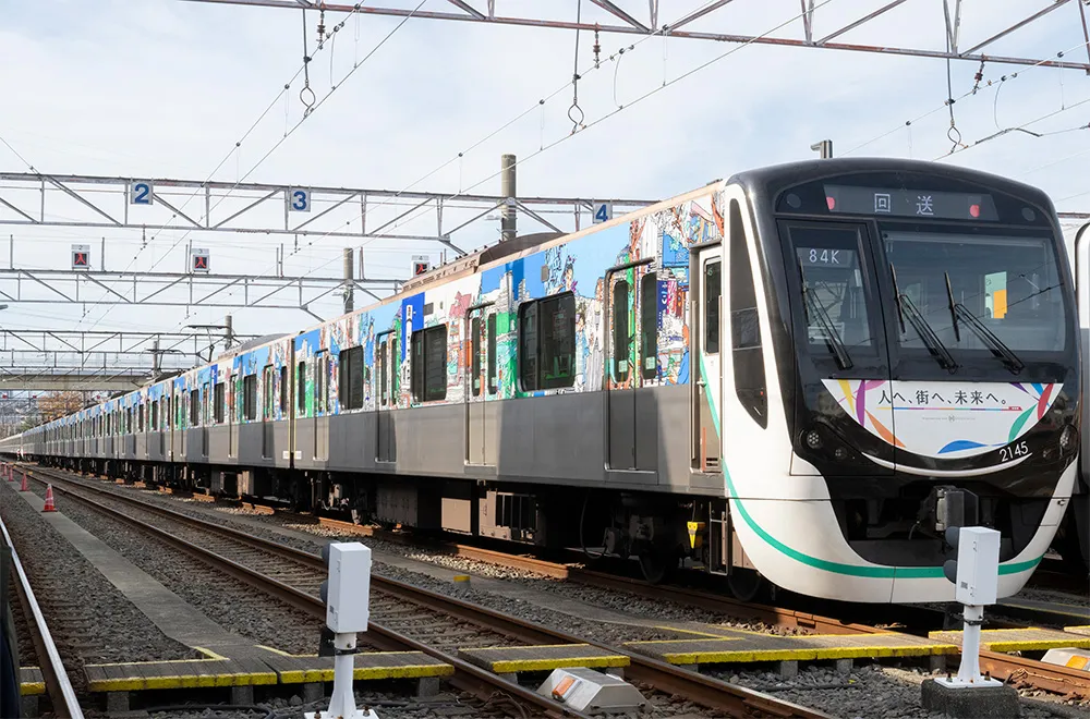 東急電鉄×ヘラルボニー　「人へ、街へ、未来へ。」彩りを描く特別な電車