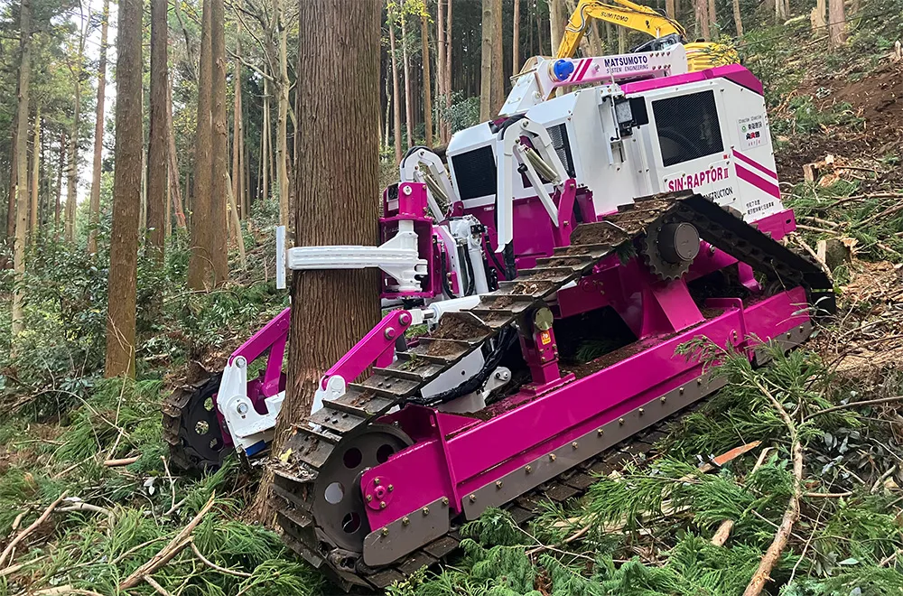 無人伐採車などを導入して安全性と生産性を両立