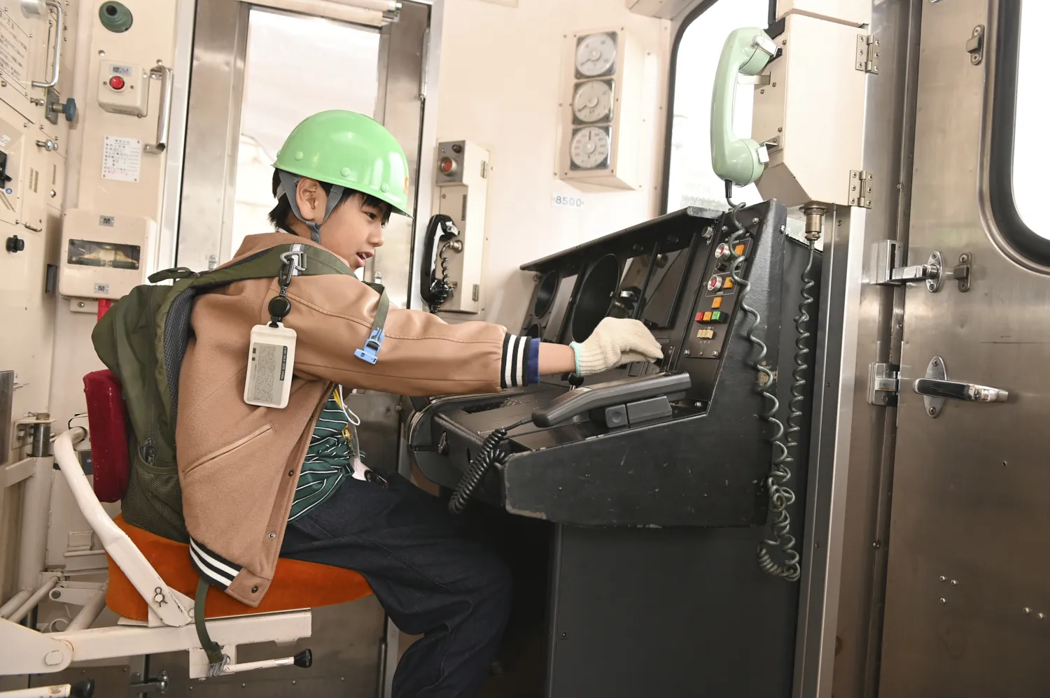 運転操作とドア開閉を擬似体験