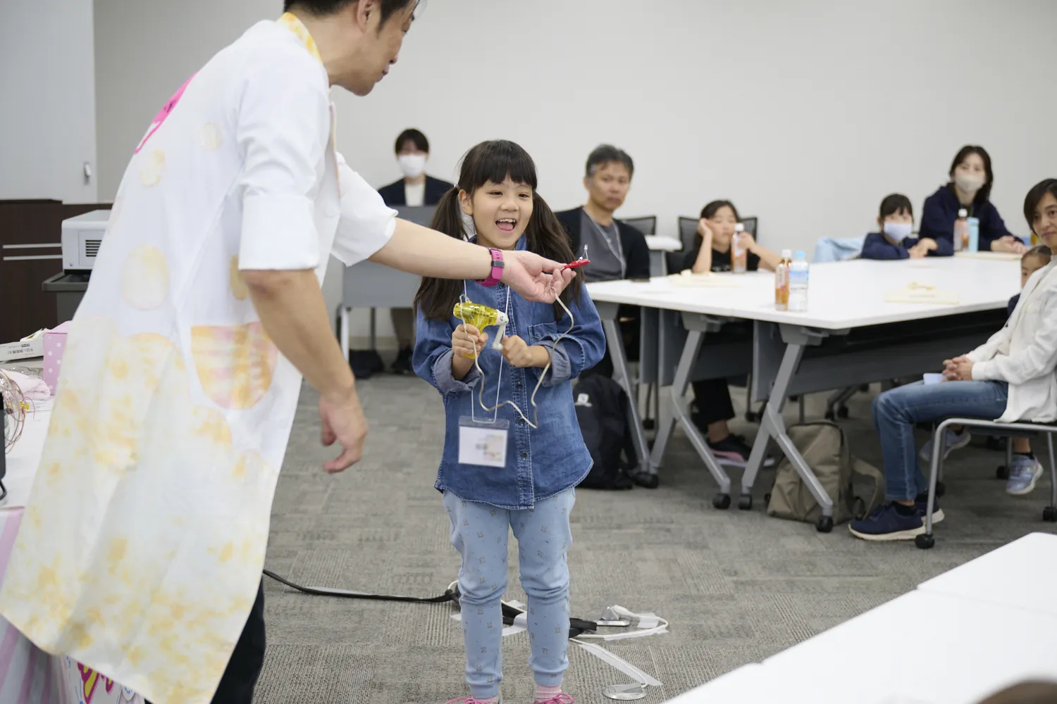 再生可能エネルギーについて学ぶ子どもたち