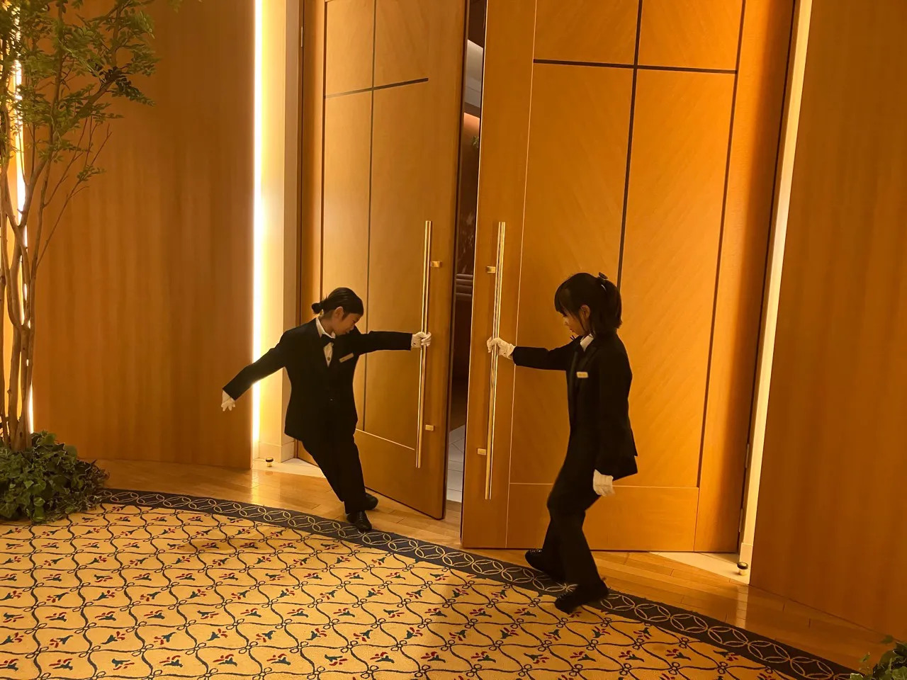 新郎や新婦がチャペルに入場する際のドアオープン