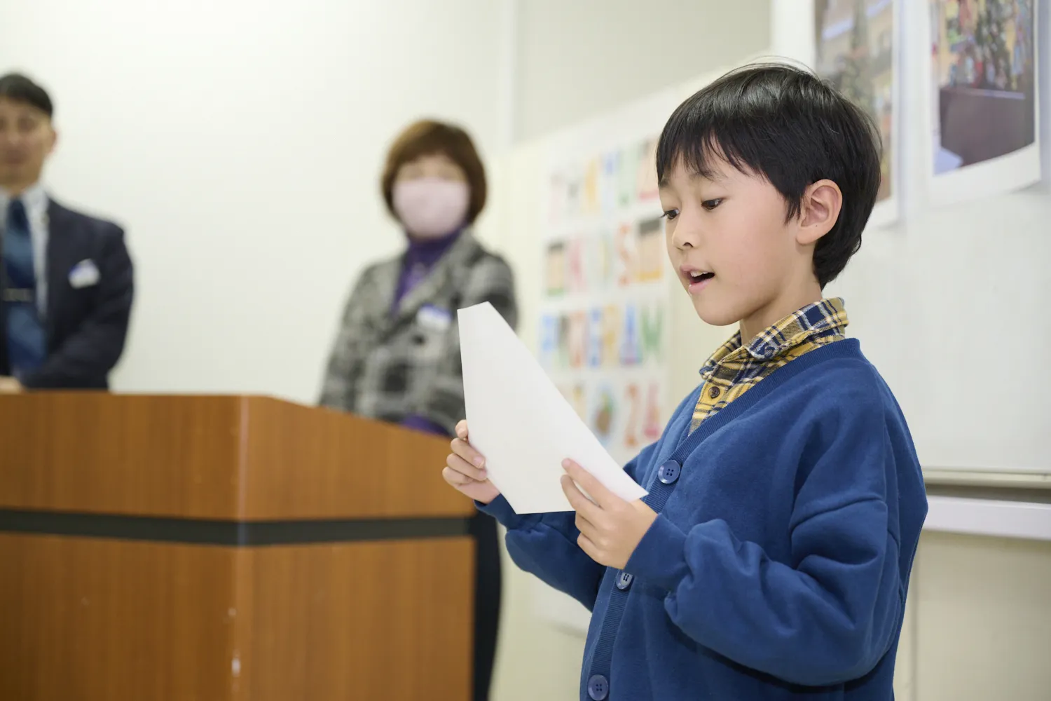 一人ずつ前に出て、アナウンスを披露