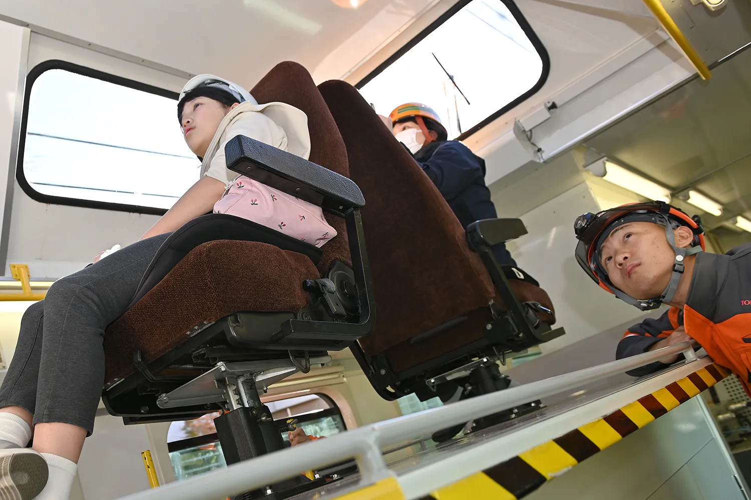 総合検測車に乗り込んで、走行時の安全をチェックしよう！