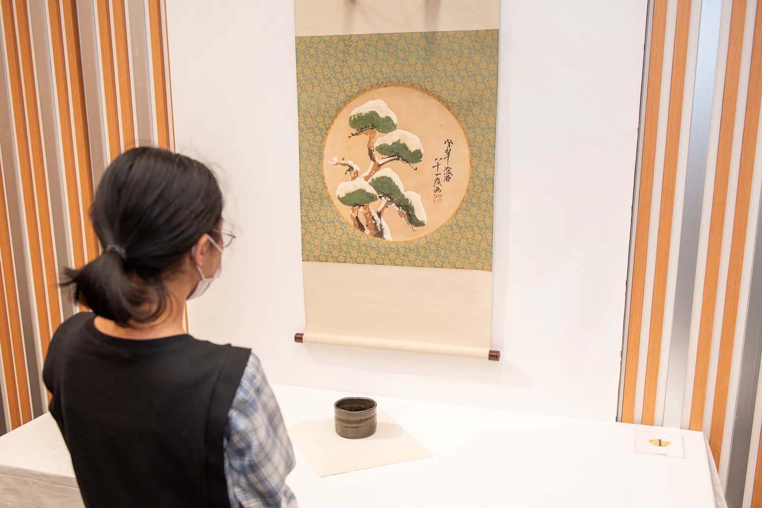 展示に説明を書き添えて、スポットライトを当てたら完成