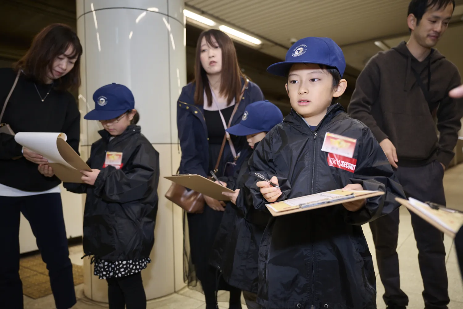 駅の巡回業務について教わります