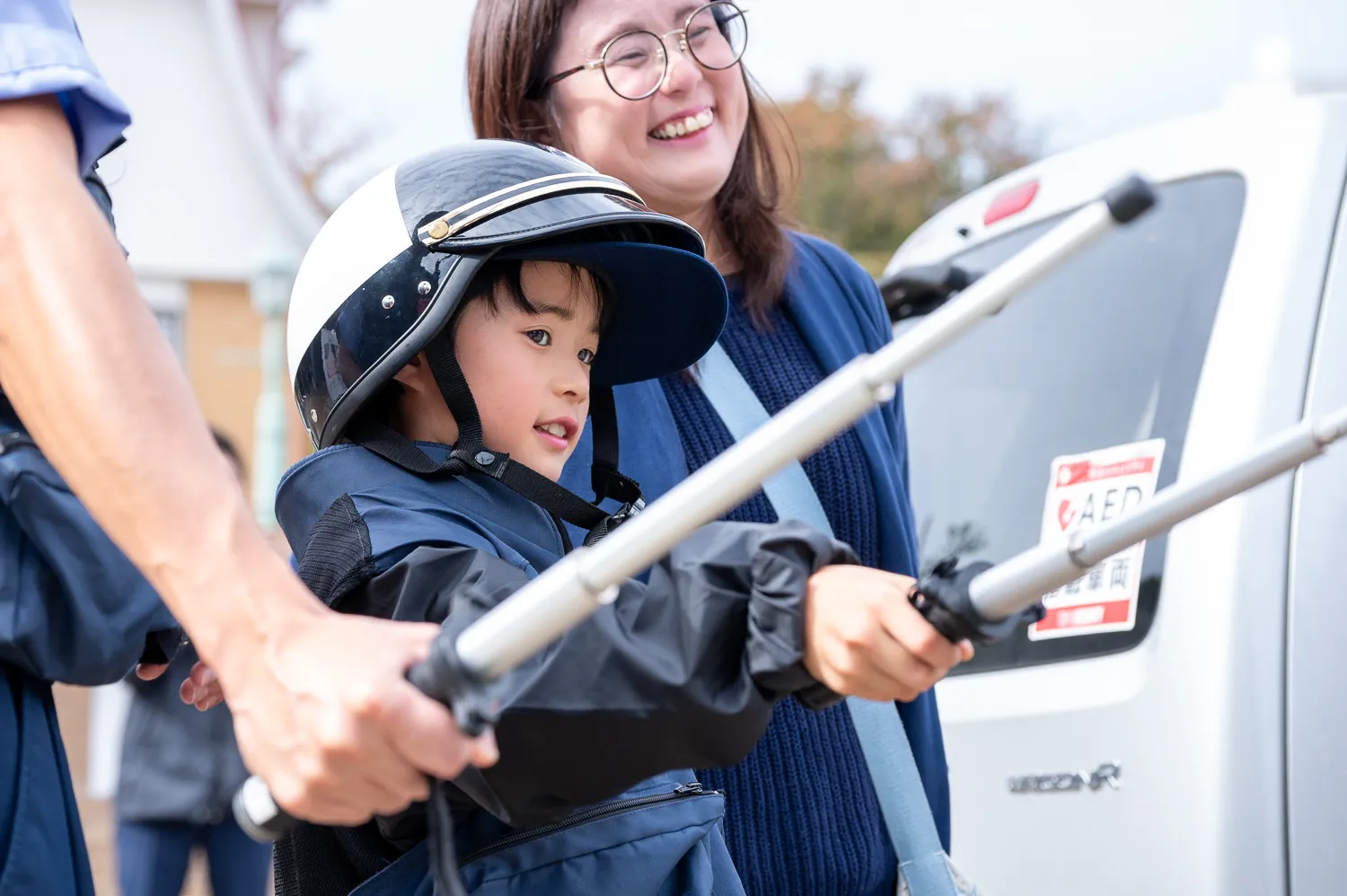 警備車両の乗車体験がスタート