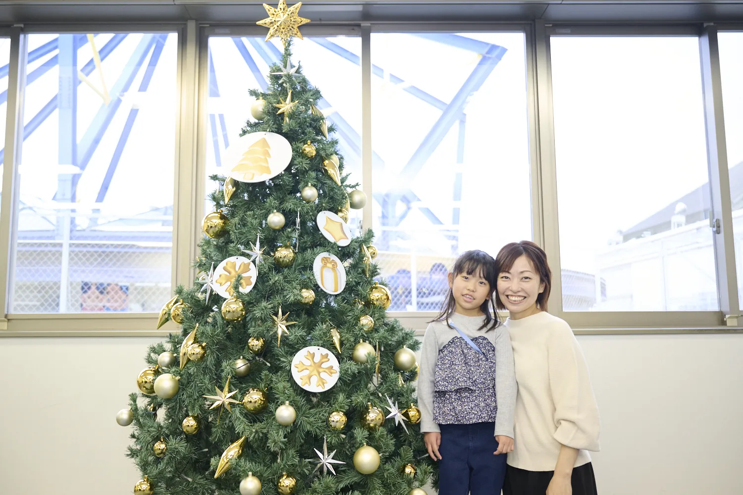 クリスマスツリーをデコレーションしよう！