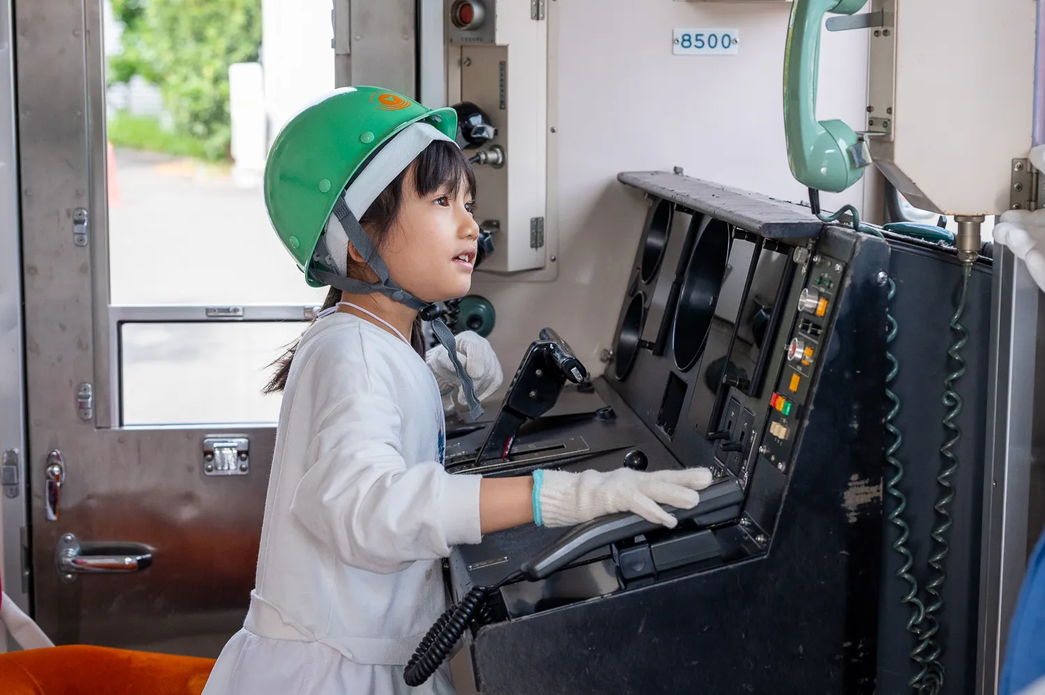 屋外に設置された車両モックアップ