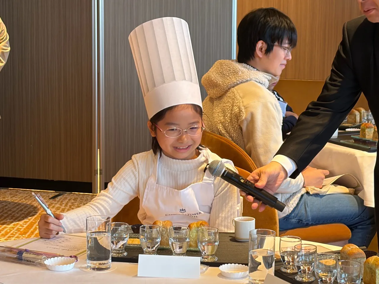 どのような味を感じたかをシートに記録