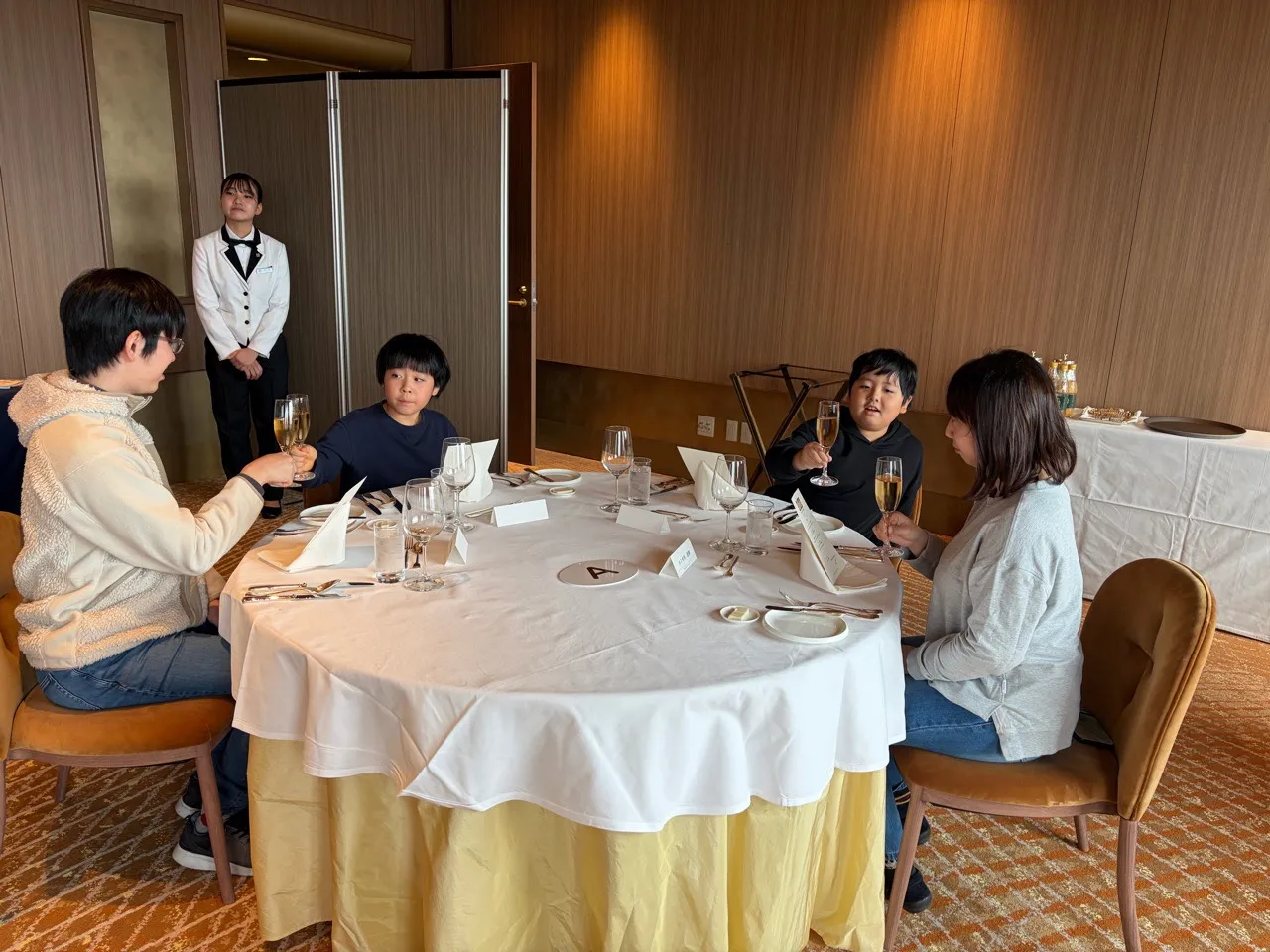 おいしいフレンチを味わいながら、楽しくマナーを勉強しよう！