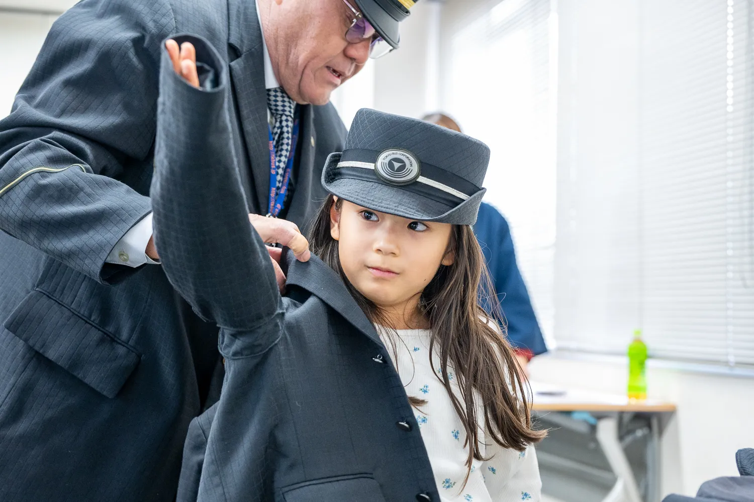 営業所の仕事を知り、運転士気分でスタート！