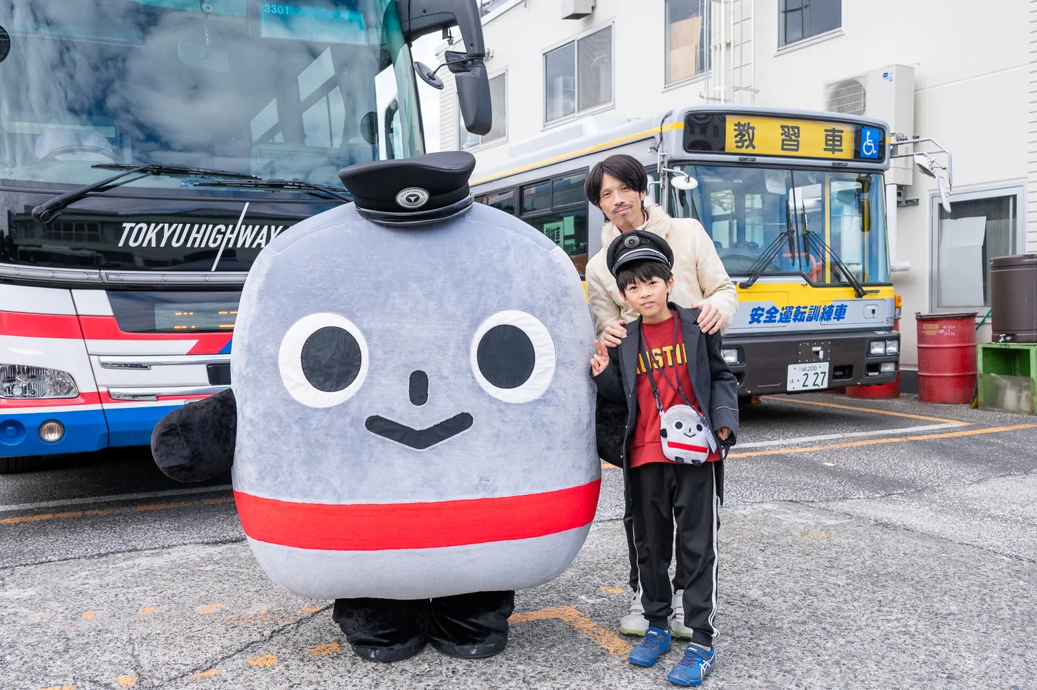 東急バスのキャラクター「ノッテちゃん」との記念撮影