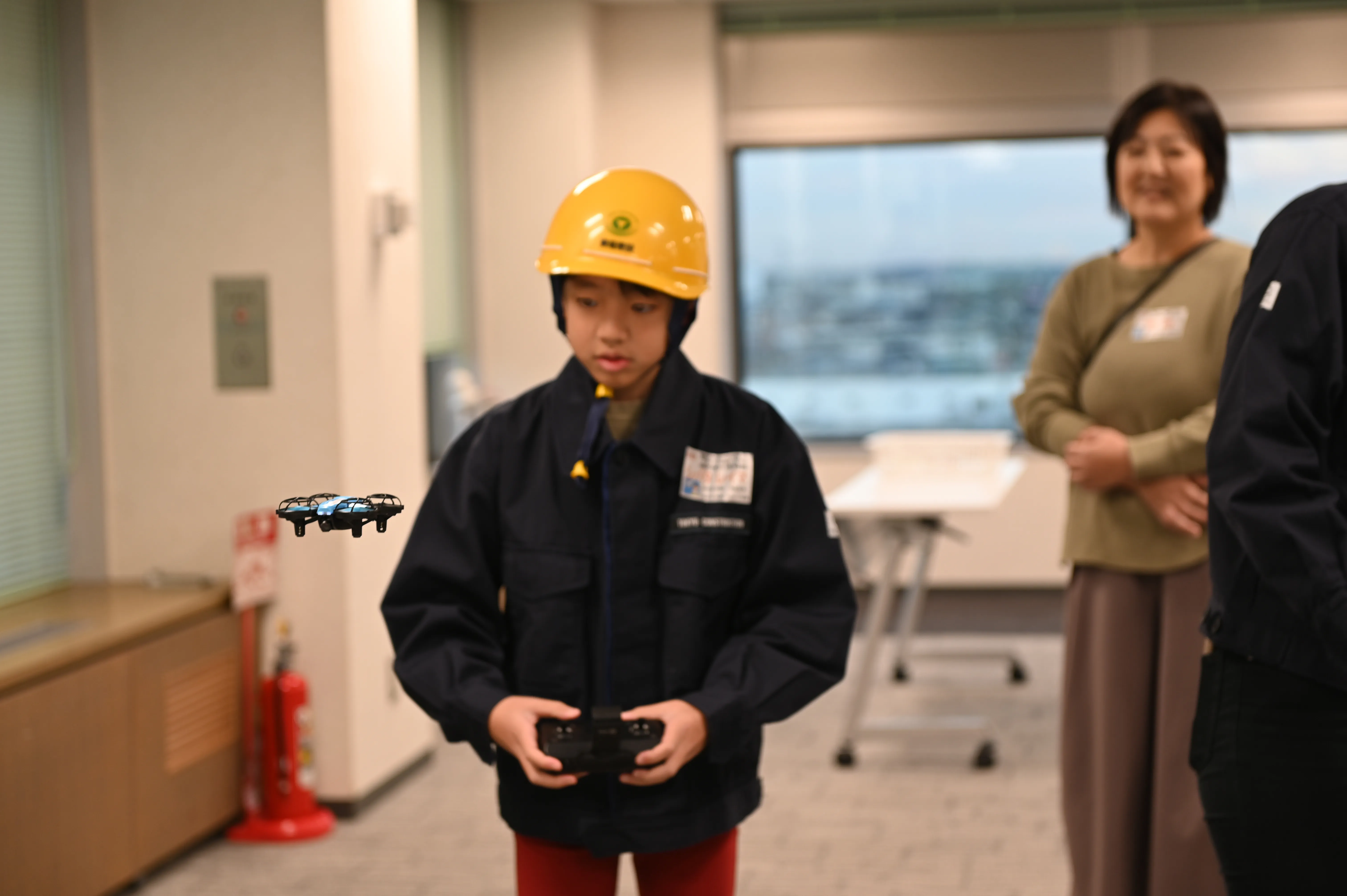 小型ドローンの操縦にチャレンジ！