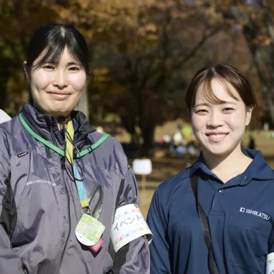 石勝エクステリア　TSURUMAパークライフパートナーズ　磯部（左）、花上（右）