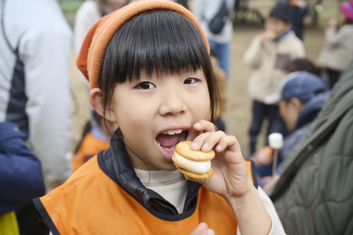 ほどよく焼き目がついたら、クラッカーにはさんで、出来上がり