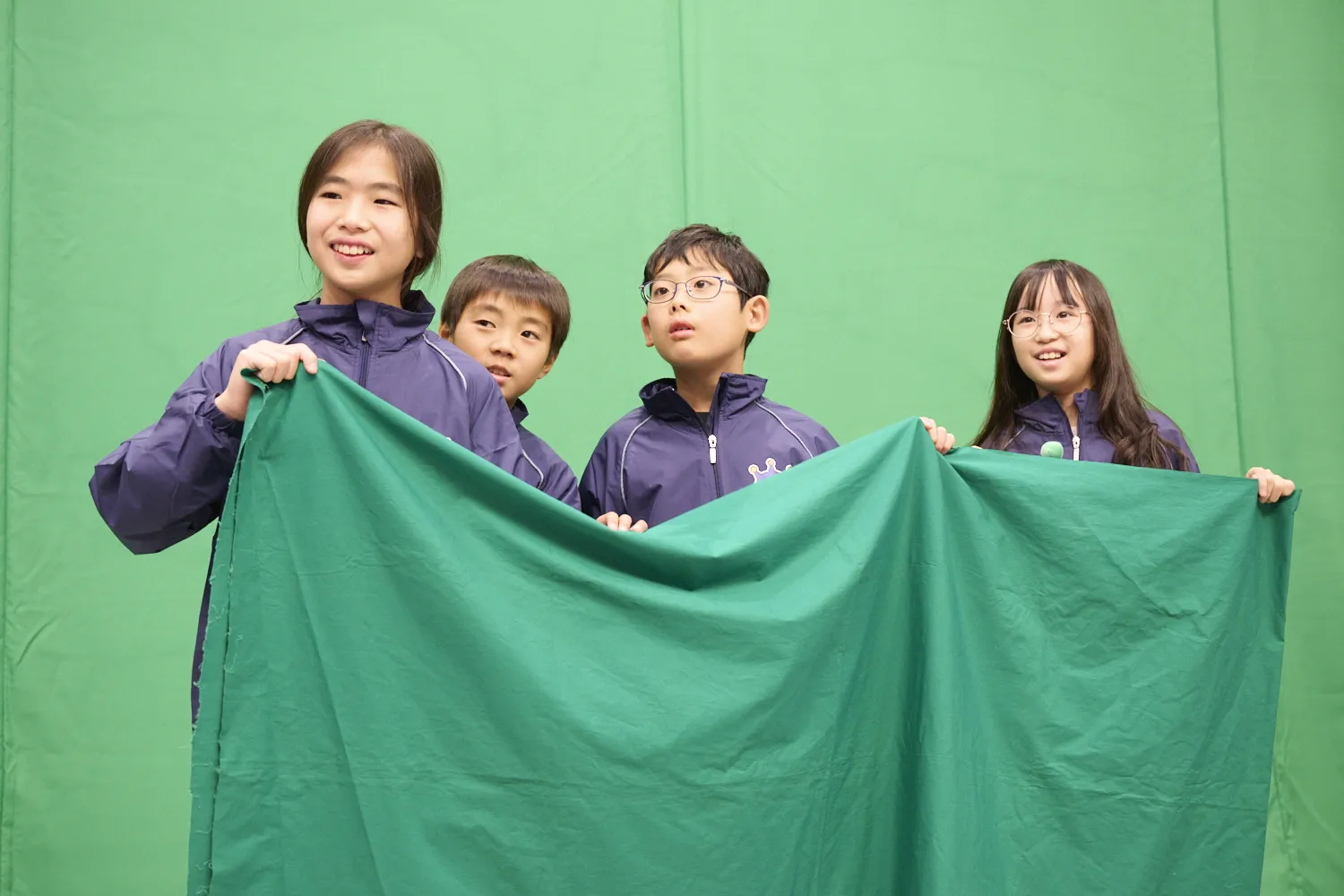 「クロマキー」と呼ばれる映像合成技術の体験！